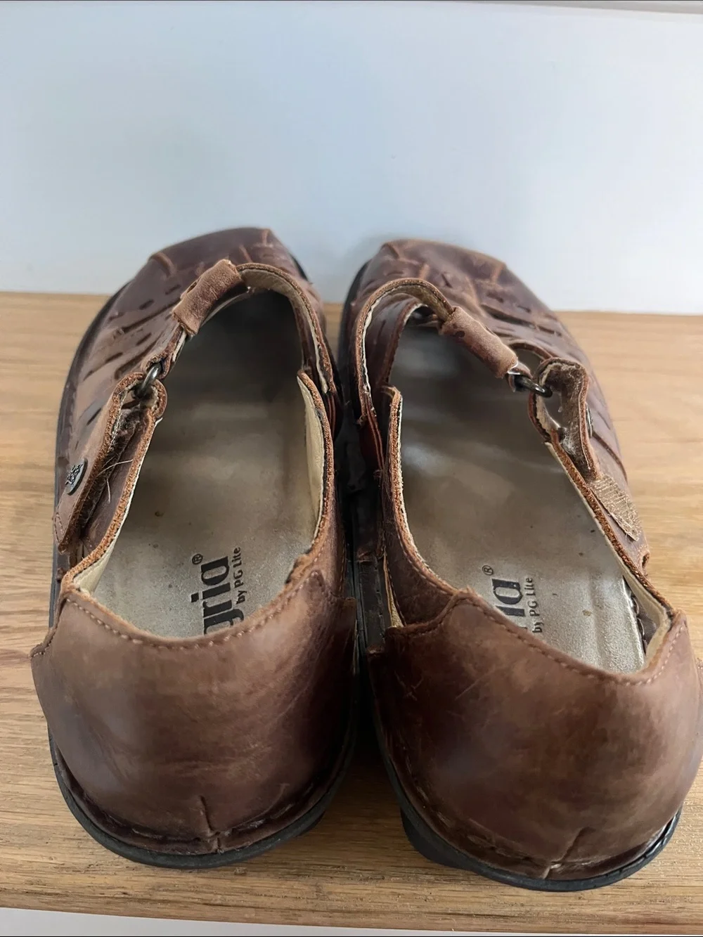 Alegria Men's Brown Leather Fisherman-Style Sandals